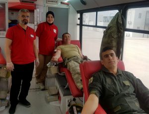 ‘Kan Ver Hayat Kurtar’ kampanyasına Mehmetçikten destek