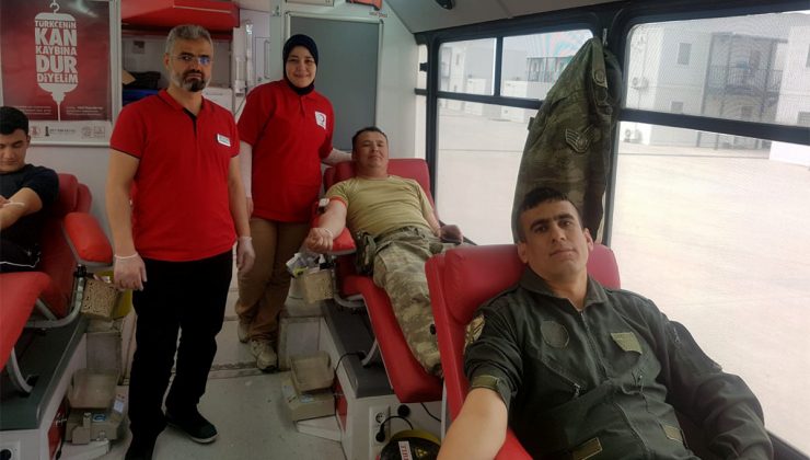 ‘Kan Ver Hayat Kurtar’ kampanyasına Mehmetçikten destek
