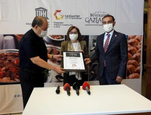 Gaziantep’teki ilk defa bir restorana “fıstık gibi” sertifikası verildi