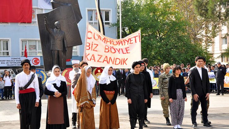 Gaziantep’in ilçelerinde Cumhuriyet coşkusu