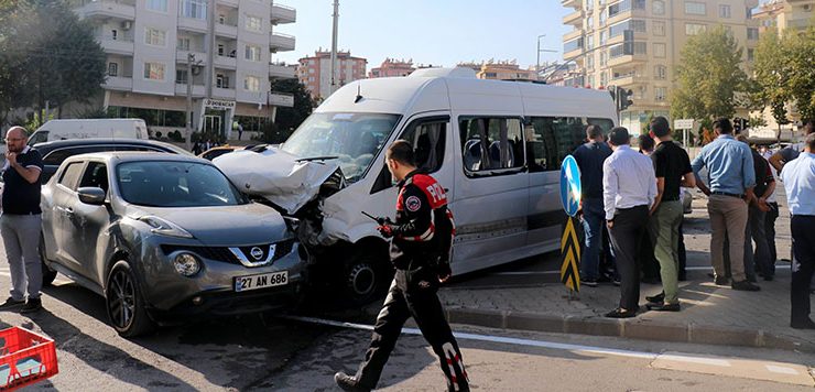 Gaziantep’te öğrenci servisi kaza yaptı: 6 yaralı