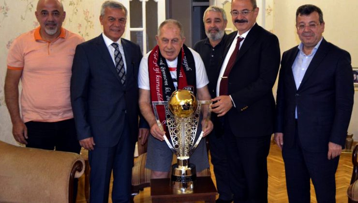 Gazişehir Gaziantep’ten efsane kaptana kupa sürprizi