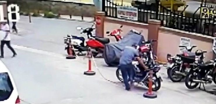 Kapkaç ve motosiklet hırsızlığı güvenlik kamerasında