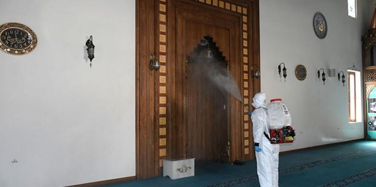 Şahinbey’de camiler dezenfekte ediliyor