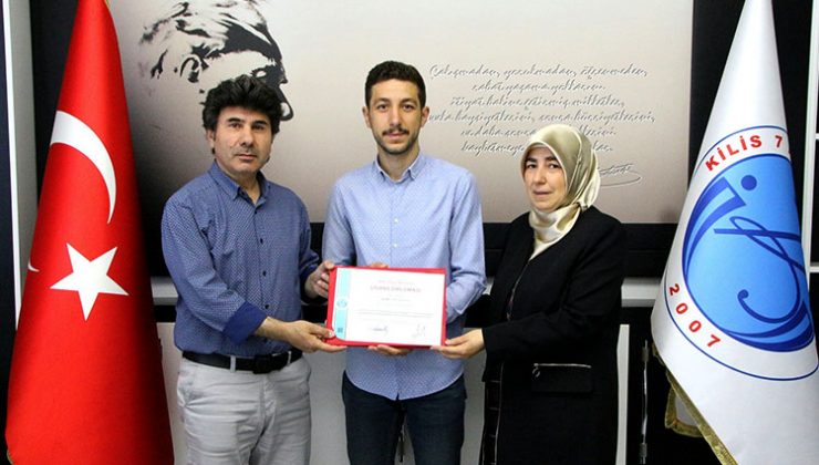 Şehit oğlu diplomasını Rektör Karacoşkun’dan aldı