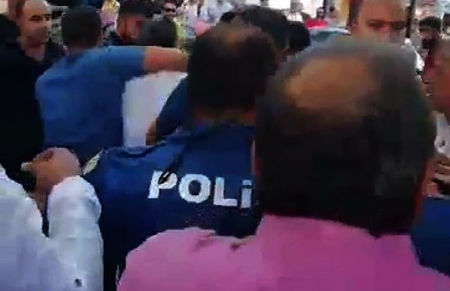 Tacizciyi linçten polis kurtardı