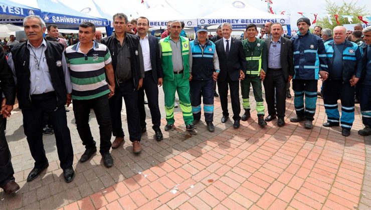 Tahmazoğlu 1 Mayıs’ı işçilerle birlikte kutladı