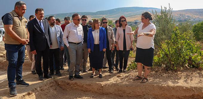  ŞAHİN, DÜLÜK ANTİK KENTİ’Nİ  ZİYARET ETTİ